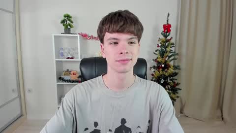 Hey I am Calvin  online show from January 4, 7:02 pm