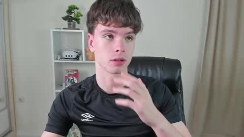 Hey I am Calvin  online show from February 9, 7:09 pm