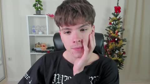 Hey I am Calvin  online show from December 28, 7:11 pm