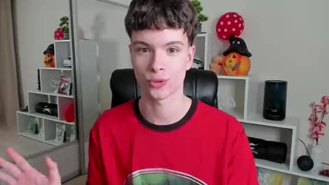 Hey I am Calvin  online show from March 12, 7:06 pm