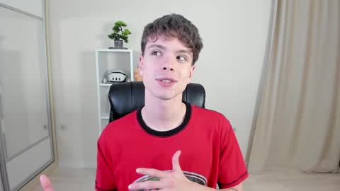 Hey I am Calvin  online show from February 1, 7:13 pm