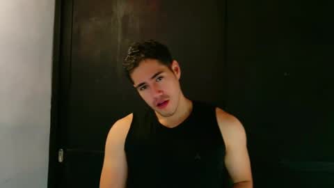 Snapshot of camara110 chatting on January 16, 4:28 am camara110 online show from January 16, 4:28 am