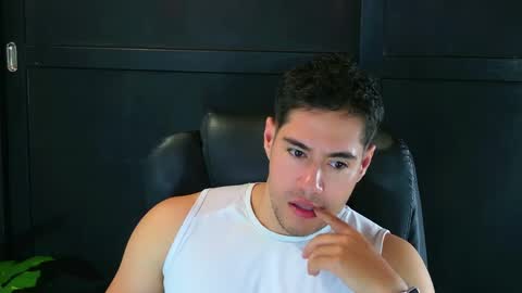Snapshot of camara110 chatting on March 6, 6:16 pm camara110 online show from March 6, 6:16 pm