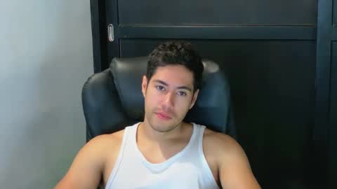 Snapshot of camara110 chatting on October 7, 12:37 am camara110 online show from October 7, 12:37 am