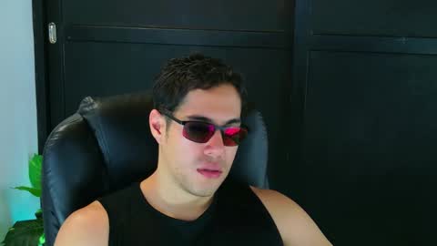 Snapshot of camara110 chatting on February 19, 9:03 pm camara110 online show from February 19, 9:03 pm