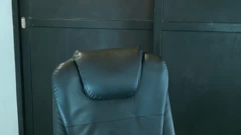 Snapshot of camara110 chatting on February 11, 12:28 am camara110 online show from February 11, 12:28 am