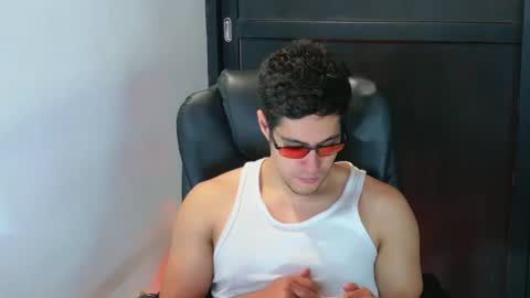 Snapshot of camara110 chatting on October 12, 2:16 am camara110 online show from October 12, 2:16 am