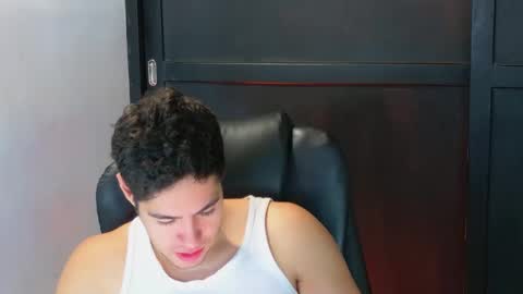 Snapshot of camara110 chatting on October 11, 12:14 am camara110 online show from October 11, 12:14 am