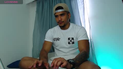 Snapshot of camilo_contre21 chatting on December 27, 8:18 pm camilo_contre21 online show from December 27, 8:18 pm
