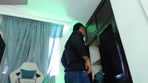 Snapshot of camilo_contre21 chatting on December 4, 9:24 pm camilo_contre21 online show from December 4, 9:24 pm