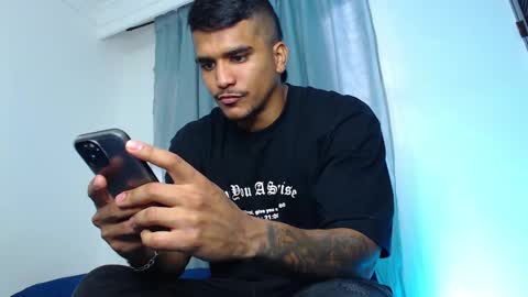 Snapshot of camilo_contre21 chatting on March 5, 9:28 pm camilo_contre21 online show from March 5, 9:28 pm