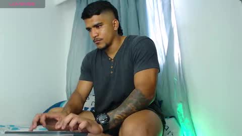 Snapshot of camilo_contre21 chatting on December 21, 9:15 pm camilo_contre21 online show from December 21, 9:15 pm