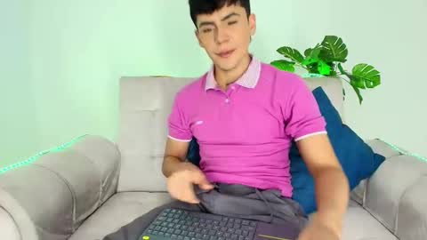 Snapshot of camilo_xcam chatting on September 22, 8:19 pm CAMILO online show from September 22, 8:19 pm