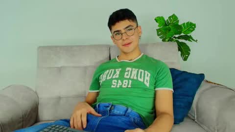 Snapshot of camilo_xcam chatting on October 9, 8:36 pm CAMILO online show from October 9, 8:36 pm
