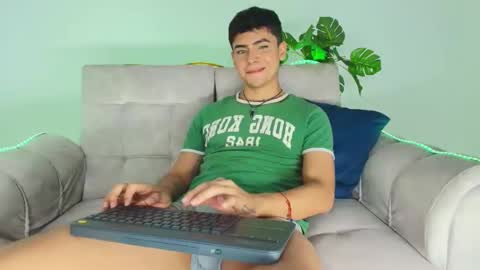 Snapshot of camilo_xcam chatting on September 19, 11:37 pm CAMILO online show from September 19, 11:37 pm