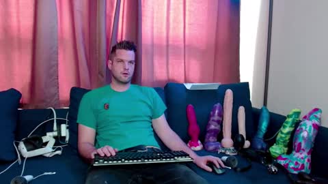 mark the Slut online show from February 26, 8:20 pm