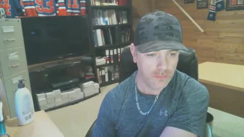 Snapshot of canadianboi6969 chatting on March 3, 2:00 am CanadianBacon6969 online show from March 3, 2:00 am