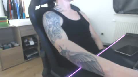 Chriz online show from December 2, 5:57 pm