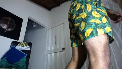 Snapshot of carlo_yates27 chatting on December 15, 11:34 am carlo yates thx for help me to reach 100 thumps up online show from December 15, 11:34 am