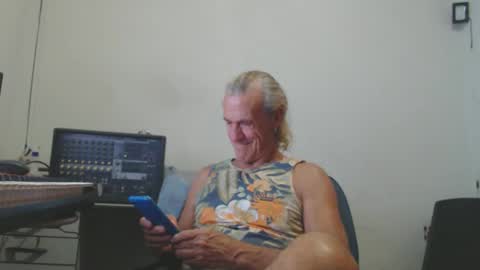 carlos online show from February 9, 9:52 pm