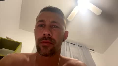 carlosrm440882 online show from May 21, 8:35 pm