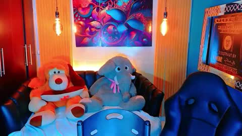 carolinejesh online show from April 17, 12:30 pm