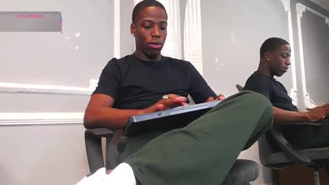 charlesbrown_ online show from December 19, 12:24 pm