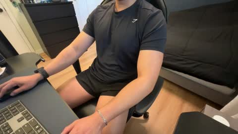 charliekkw online show from May 14, 6:17 pm