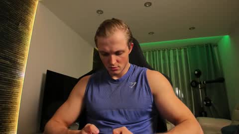 Chase Reed online show from November 12, 12:38 am