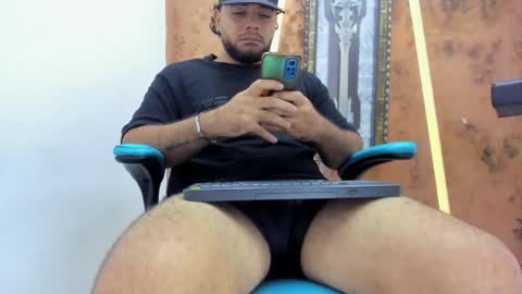 chris_evans00 online show from February 6, 12:35 pm