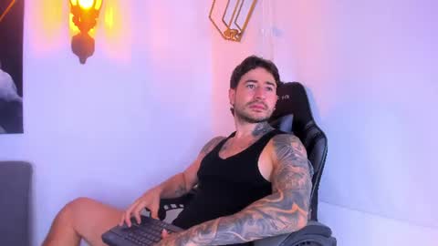 chris_milleer online show from June 25, 5:12 am