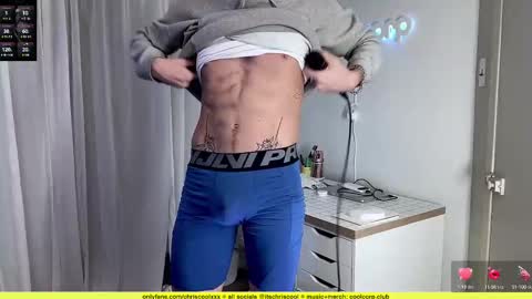 Snapshot of chriscool93 chatting on October 2, 1:53 am Content creator artist online show from October 2, 1:53 am