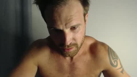 Chris Hemsworth online show from February 7, 7:41 pm