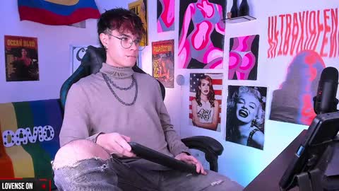 David     Independent Model online show from December 29, 4:59 am