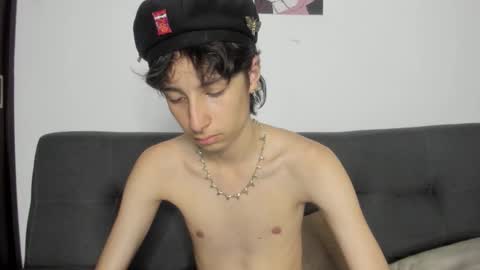 cirosky_elchicopolla online show from January 12, 3:43 am