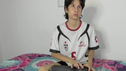 cirosky_elchicopolla online show from February 18, 4:10 am