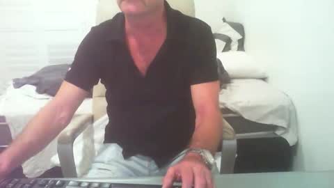 Snapshot of cjmed chatting on October 27, 1:57 pm cjmed online show from October 27, 1:57 pm