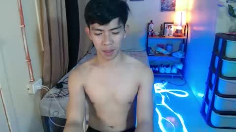 clyde_twinkx online show from April 14, 11:10 am