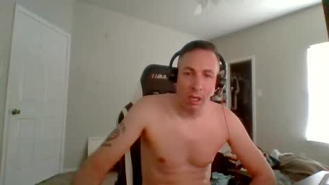 Snapshot of cmypenis chatting on December 10, 5:33 pm Master Bates online show from December 10, 5:33 pm