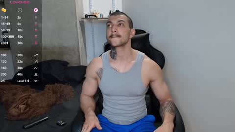 Snapshot of colombianmuscle8 chatting on January 24, 3:11 am colombianmuscle8 online show from January 24, 3:11 am