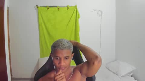 Ethan  online show from May 25, 1:01 am