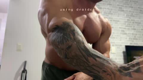 couplemuscle40 online show from March 25, 2:04 am