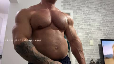 couplemuscle40 online show from April 7, 1:38 am