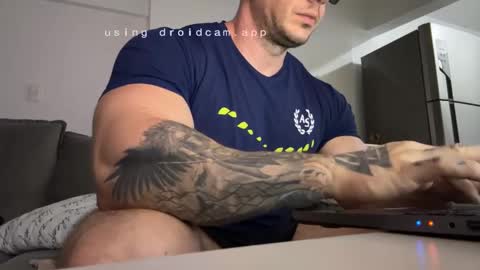Snapshot of couplemuscle40 chatting on September 30, 10:57 pm couplemuscle40 online show from September 30, 10:57 pm