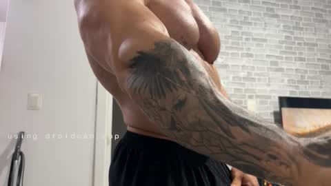 couplemuscle40 online show from January 12, 7:29 pm