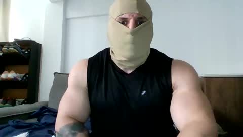 Snapshot of couplemuscle40 chatting on September 10, 12:15 pm couplemuscle40 online show from September 10, 12:15 pm