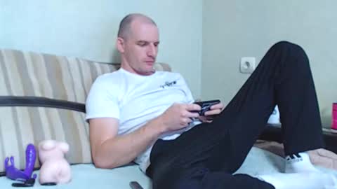 Snapshot of cowboy_bigcock chatting on October 17, 2:43 pm Damien online show from October 17, 2:43 pm