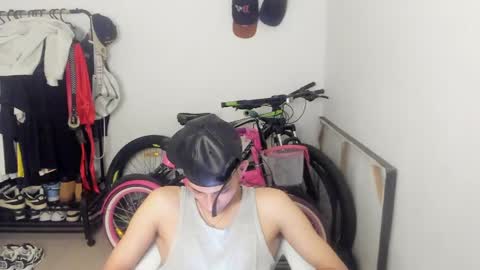 crazzy_master1 online show from April 22, 6:34 pm