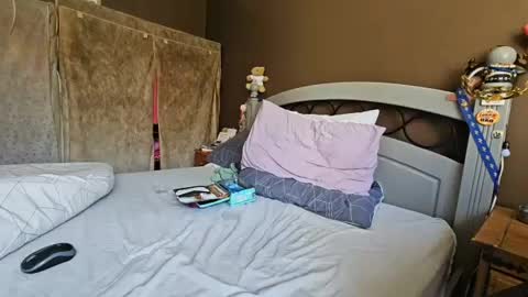 CrippledBottom online show from July 19, 12:11 pm