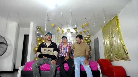 Snapshot of crismens chatting on February 7, 3:24 am crismens online show from February 7, 3:24 am